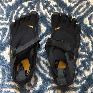 Black Vibram Five Fingers Shoes